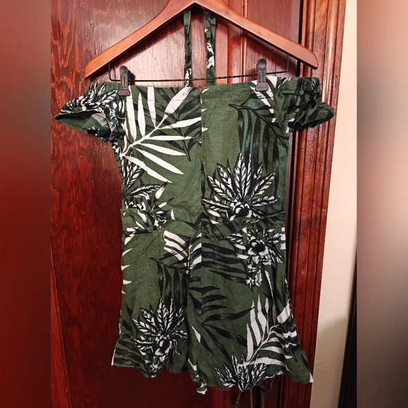 Guess off shoulder romper - Picture 2 of 3